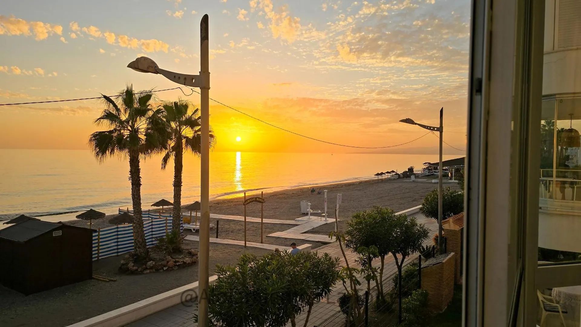 Laguna Frontal Amanecer - Alojamientos La Torre Torrox